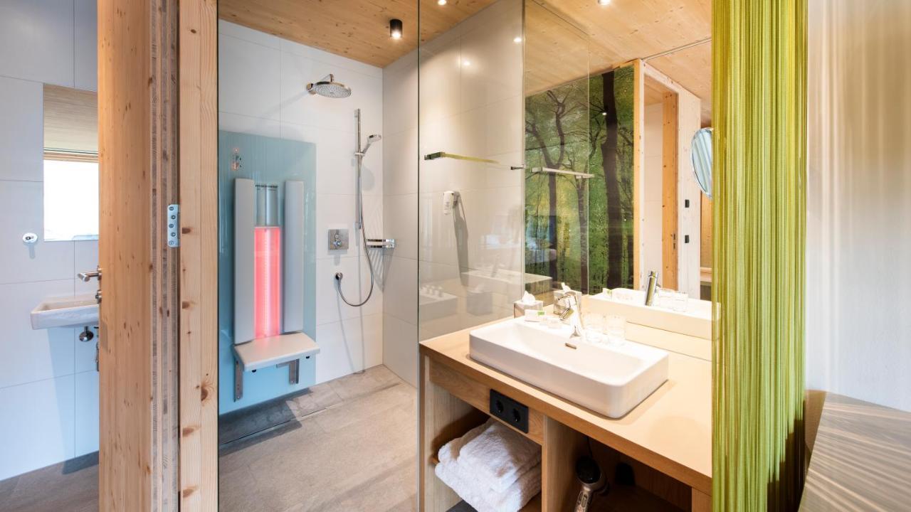 Der Reschenhof Hotell Mils  Exteriör bild