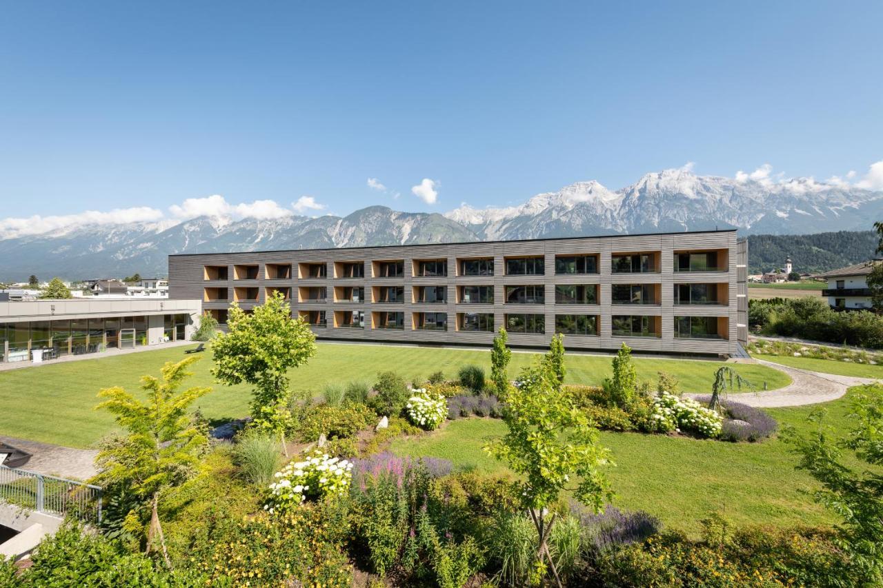 Der Reschenhof Hotell Mils  Exteriör bild