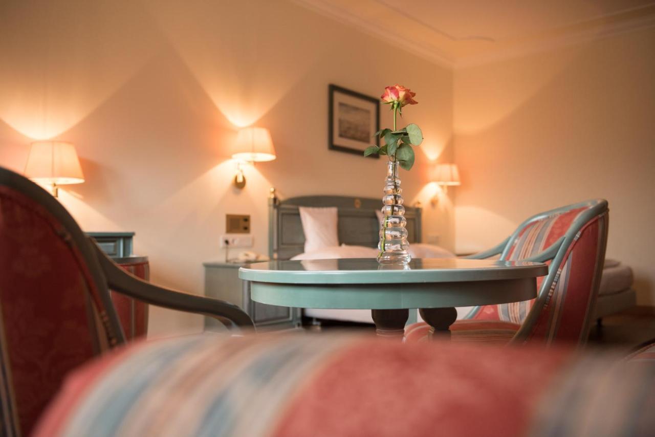 Der Reschenhof Hotell Mils  Exteriör bild