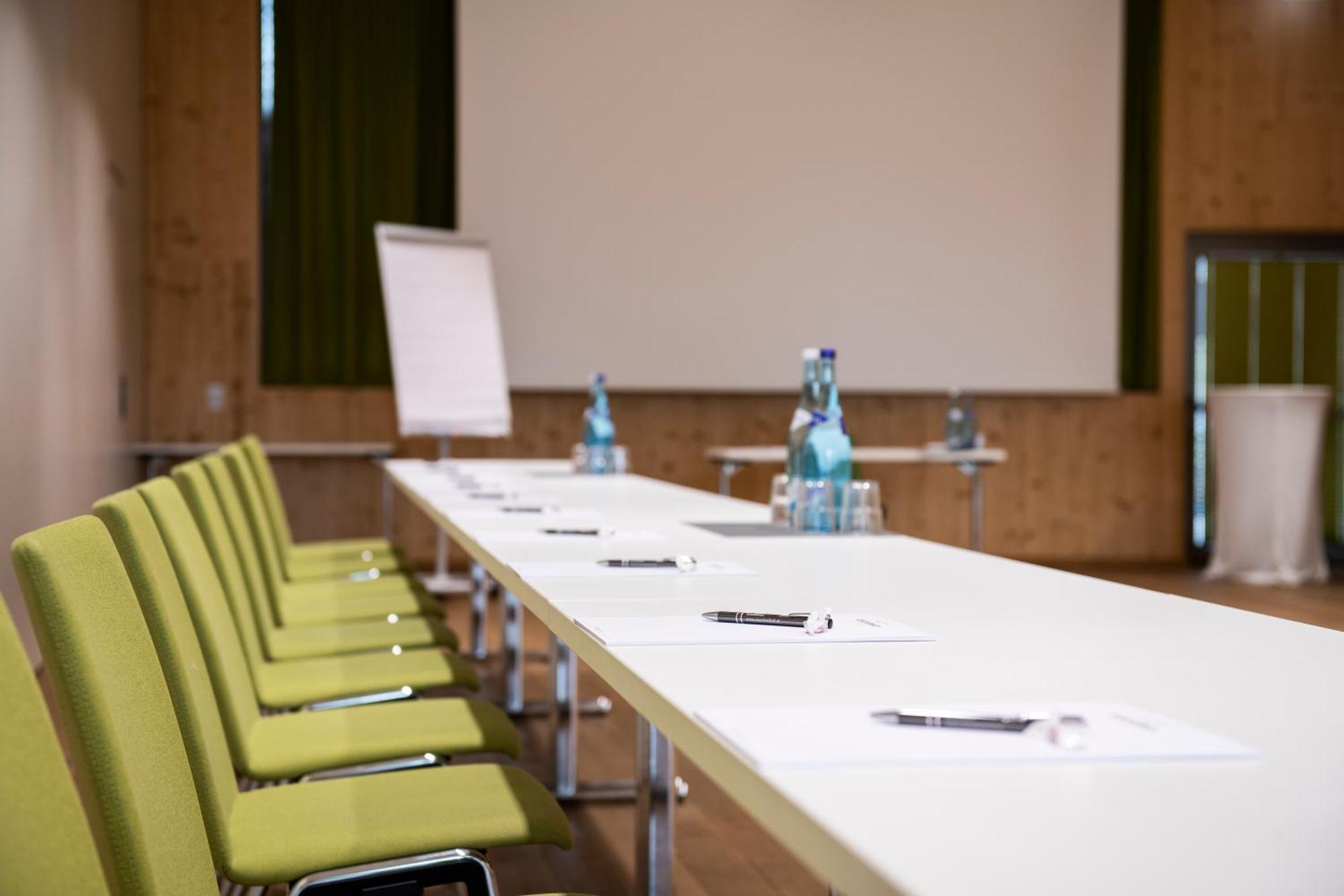 Der Reschenhof Hotell Mils  Exteriör bild