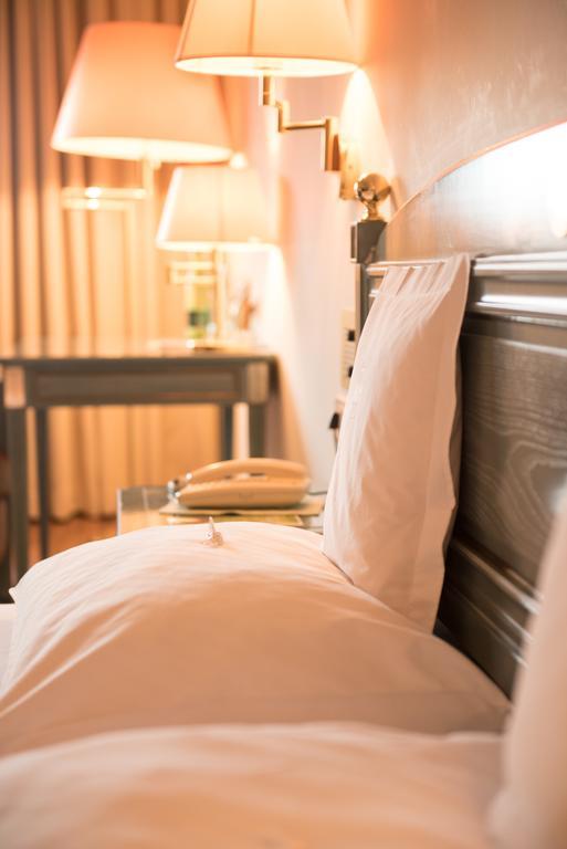 Der Reschenhof Hotell Mils  Exteriör bild