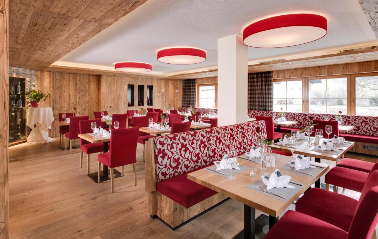 Der Reschenhof Hotell Mils  Exteriör bild